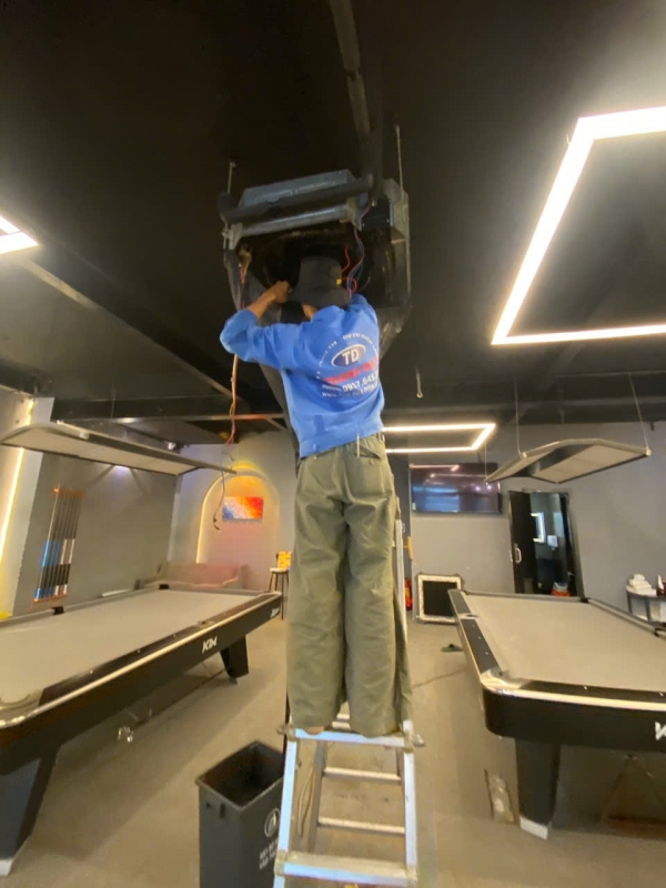 Dịch Vụ Vệ Sinh Máy Lạnh Âm Trần Quận 3